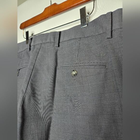 Men's Gray Plaid Classic Fit Dockers Pants Size 38 x 31 - Picture 3 of 6
